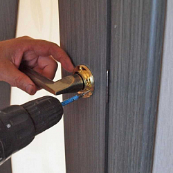 На каком этапе ремонта лучше устанавливать новые межкомнатные двери?