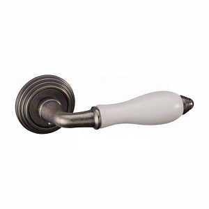 Дверная ручка Porcellana V214 на круглой розетке Aged Silver состаренное серебро