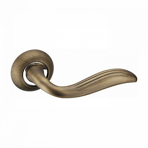 Дверная ручка Tail A119 на круглой розетке Bronze бронза